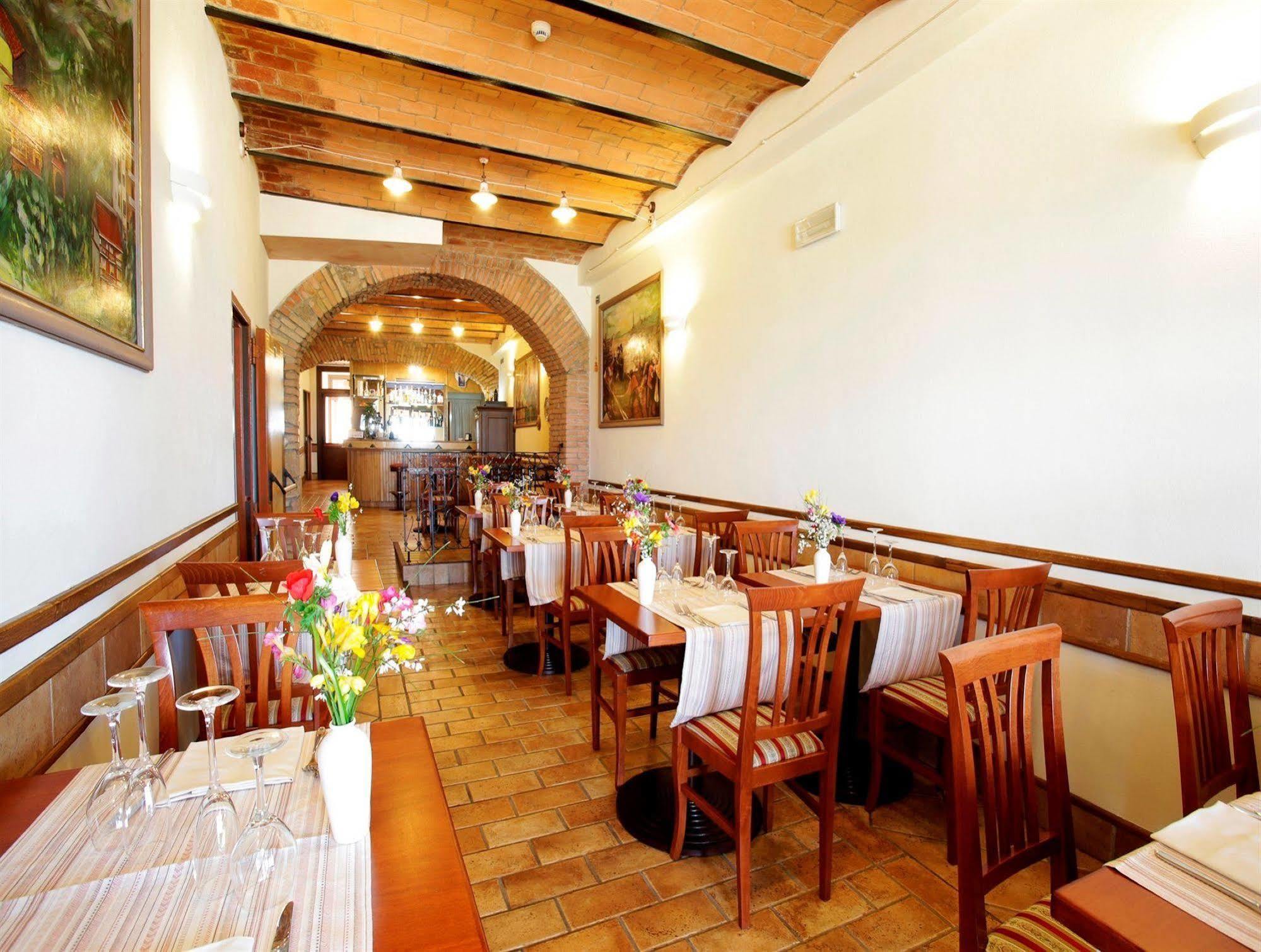 Hotel Ristorante Garibaldi Frosinone Esterno foto