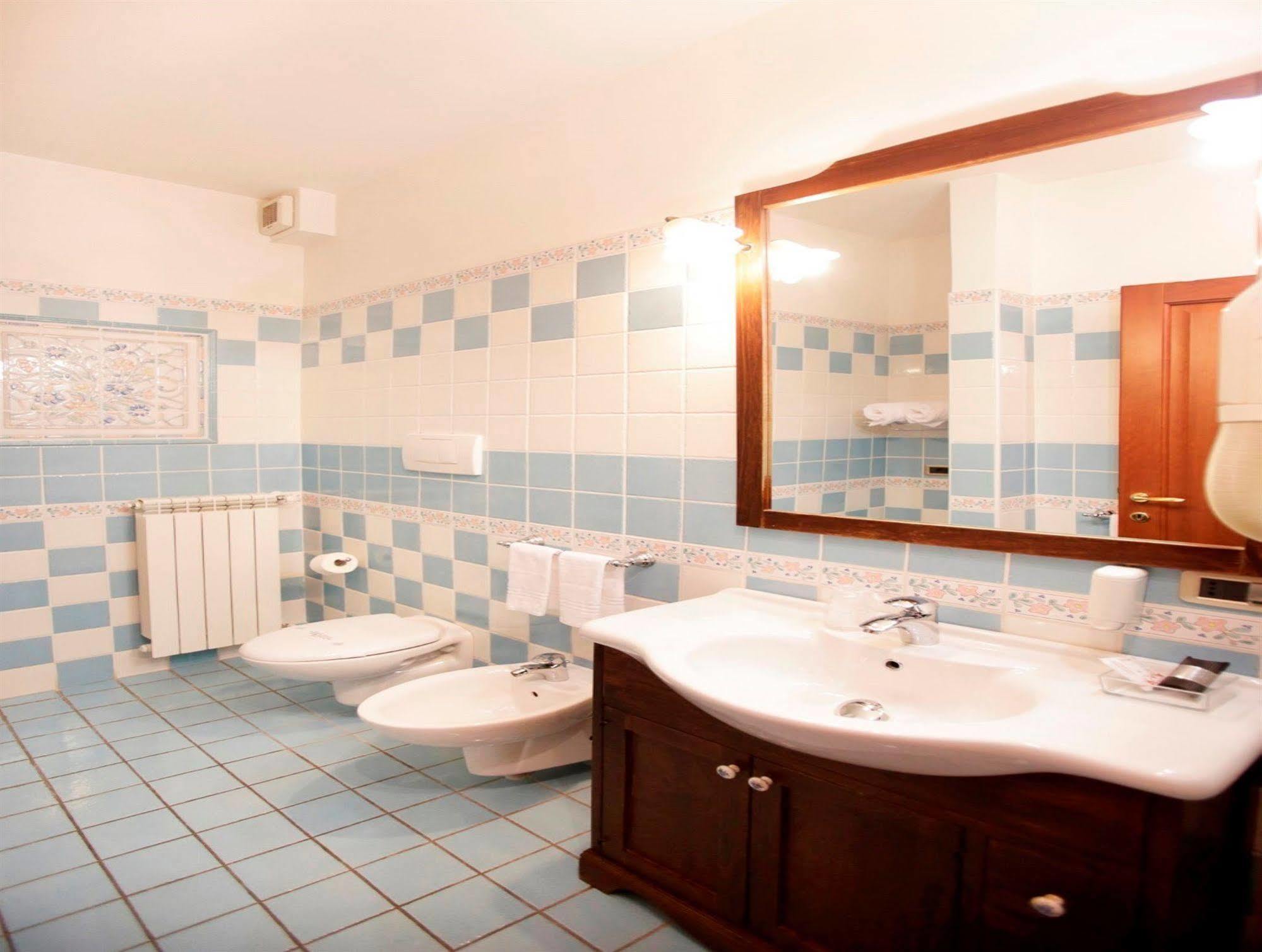 Hotel Ristorante Garibaldi Frosinone Esterno foto