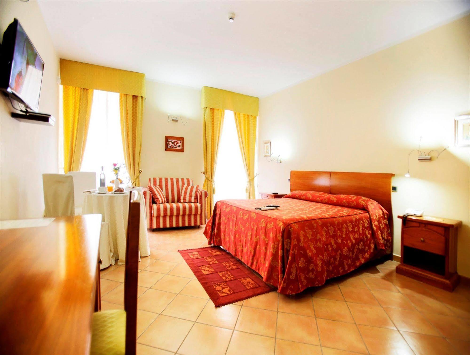 Hotel Ristorante Garibaldi Frosinone Esterno foto