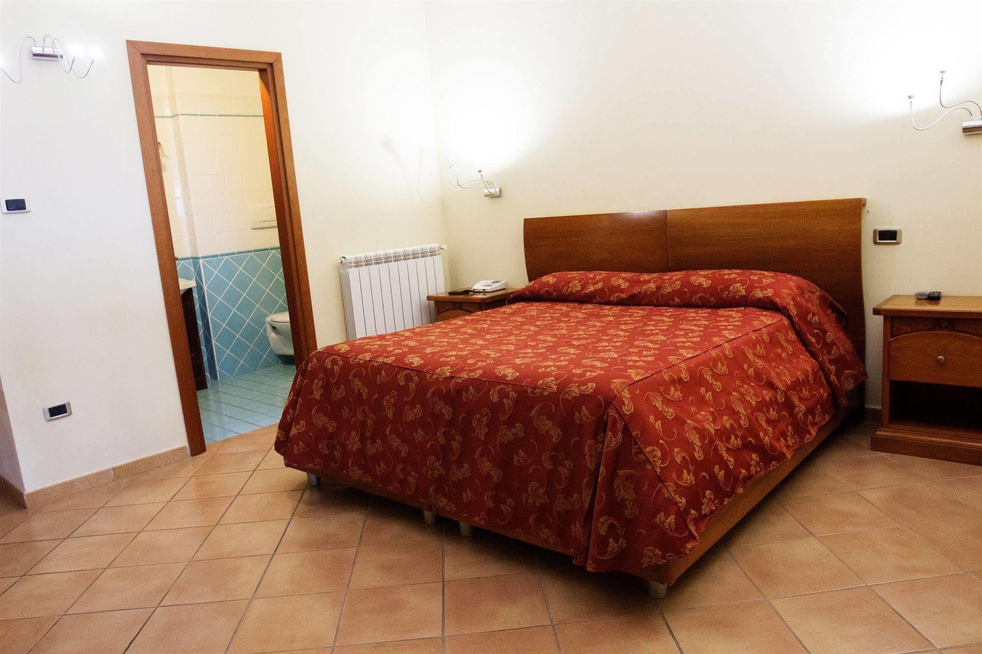 Hotel Ristorante Garibaldi Frosinone Esterno foto
