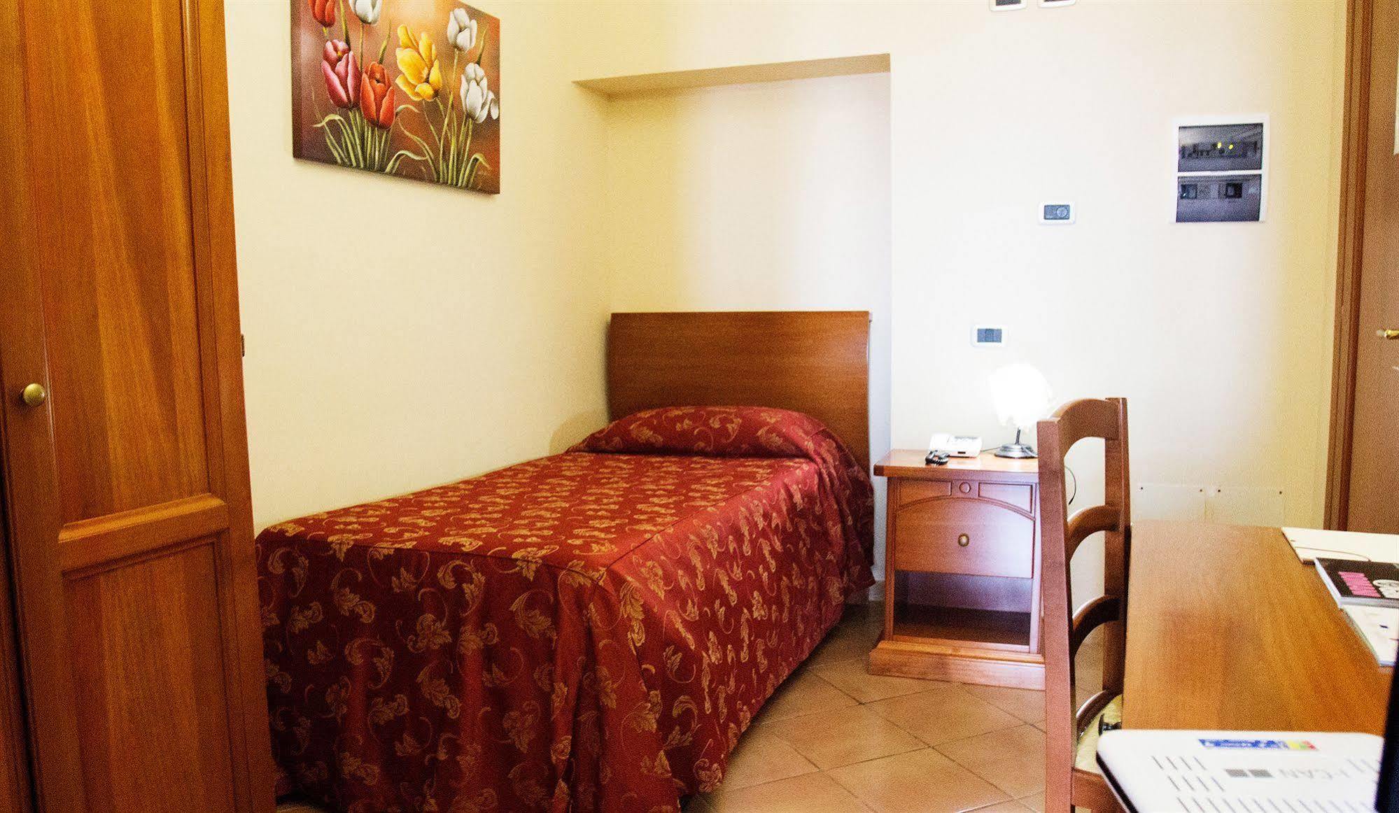 Hotel Ristorante Garibaldi Frosinone Esterno foto